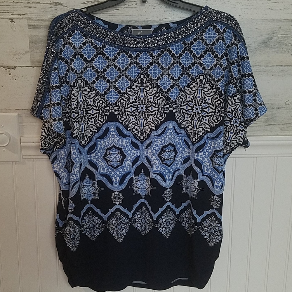 Short sleeve dressy top